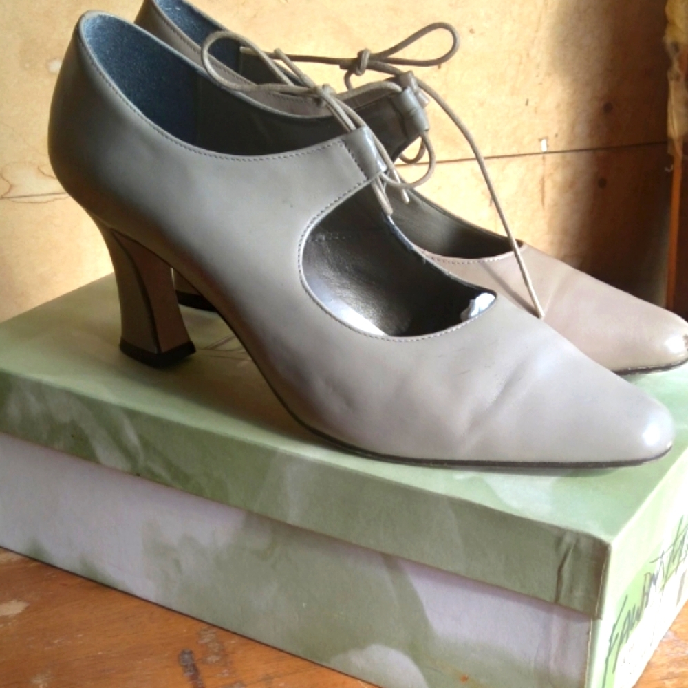 Woman's shoes